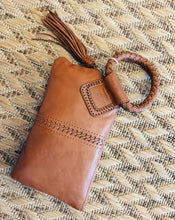 Load image into Gallery viewer, HOBO: SABLE WRISTLET - HARVEST WHEAT
