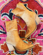 Load image into Gallery viewer, SHU SHOP: VENICE BOOT - CAMEL SUEDE
