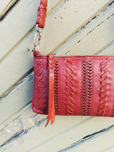 Load image into Gallery viewer, HOBO: DARCY CROSSBODY - KINDILING BROWN
