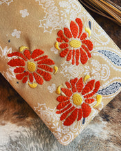 Load image into Gallery viewer, HOBO: SHEILA CLUTCH - SUNSET BANDANA

