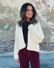 Load image into Gallery viewer, SADIE &amp; SAGE: JESSA CHUNKY CARDIGAN - CREAM
