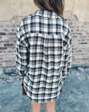 Load image into Gallery viewer, Z SUPPLY: RIVER PLAID BUTTON UP - COCOA BEAN
